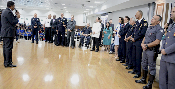 Apostle blesses police officers 