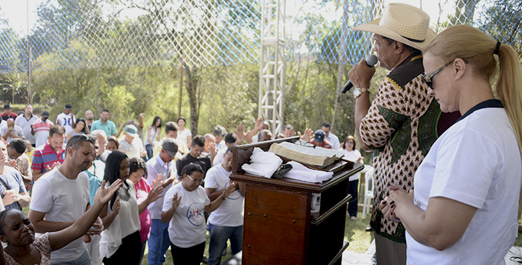 Apostle Visits Drug Rehab Clinic 