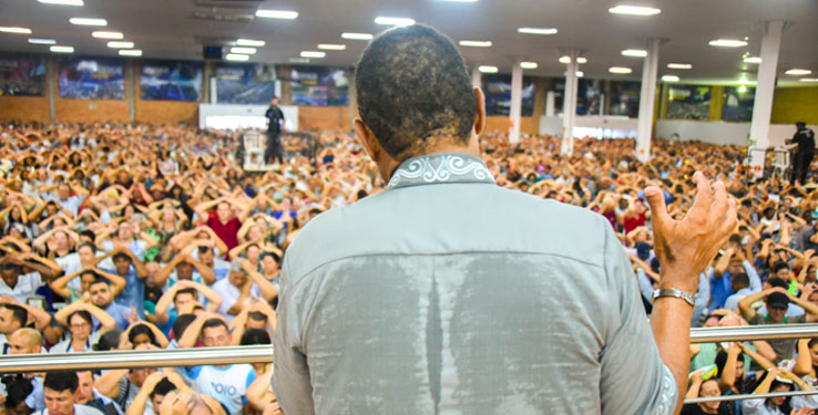 Apóstol realiza gran concentración en Curitiba